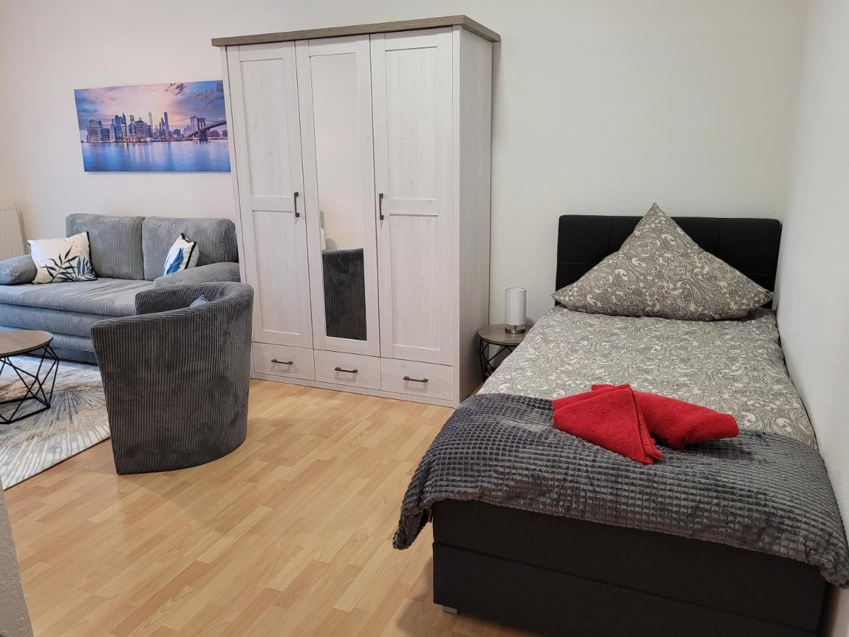 Wohnung In Oberhausen: Zentral & Ruhig, Eigener Eingang Oberhausen  Esterno foto